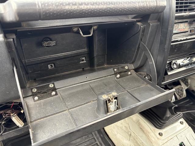 ジムニー CC AC PS 5MT 純正色 社外リーフリフトアップ JA22電動パワステ装着 BRIDEシートフルバケ 外ホイールMTタイヤ 外幌 1型グリル サイドシルガード 外追加メーター MOMOハン ウィンチ(60枚目)