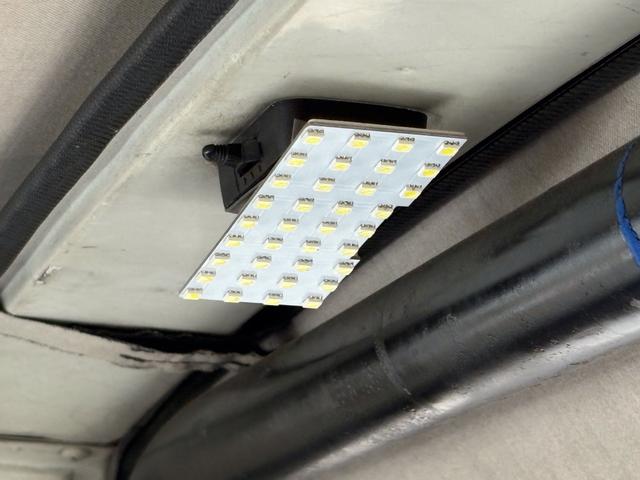 ジムニー CC AC PS 5MT 純正色 社外リーフリフトアップ JA22電動パワステ装着 BRIDEシートフルバケ 外ホイールMTタイヤ 外幌 1型グリル サイドシルガード 外追加メーター MOMOハン ウィンチ(62枚目)