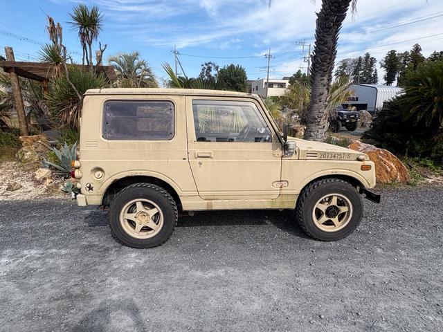 ジムニー スコットリミテッド AC PS 5MT 全塗装 社外フロントバンパー ワンオフ社外テールレンズ ナンバー灯移設 社外AW MTタイヤ 社外シートカバー 社外ハンドル 社外3連追加メーター オーディオレス(8枚目)