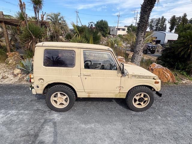 ジムニー スコットリミテッド AC PS 5MT 全塗装 社外フロントバンパー ワンオフ社外テールレンズ ナンバー灯移設 社外AW MTタイヤ 社外シートカバー 社外ハンドル 社外3連追加メーター オーディオレス(9枚目)