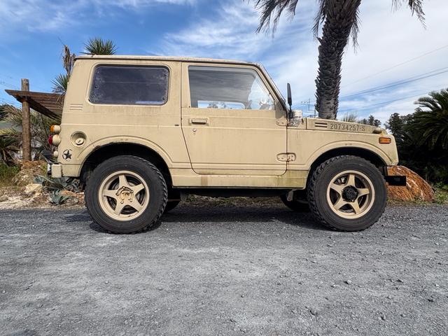 ジムニー スコットリミテッド AC PS 5MT 全塗装 社外フロントバンパー ワンオフ社外テールレンズ ナンバー灯移設 社外AW MTタイヤ 社外シートカバー 社外ハンドル 社外3連追加メーター オーディオレス(10枚目)