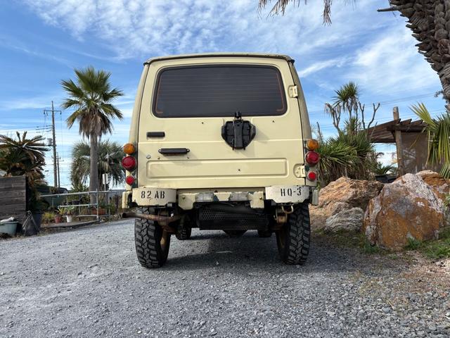 ジムニー スコットリミテッド AC PS 5MT 全塗装 社外フロントバンパー ワンオフ社外テールレンズ ナンバー灯移設 社外AW MTタイヤ 社外シートカバー 社外ハンドル 社外3連追加メーター オーディオレス(16枚目)