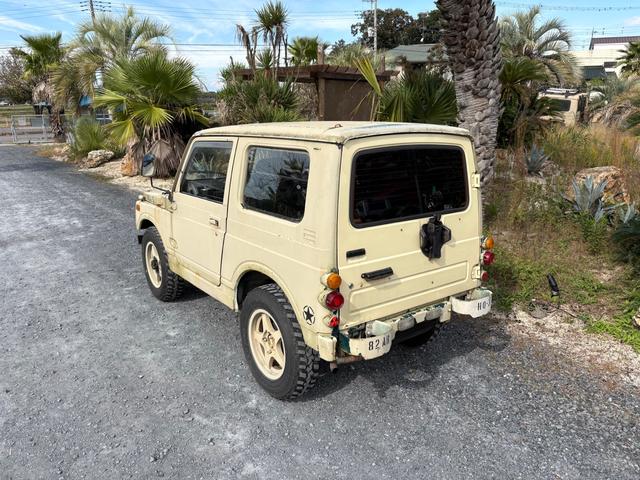 ジムニー スコットリミテッド AC PS 5MT 全塗装 社外フロントバンパー ワンオフ社外テールレンズ ナンバー灯移設 社外AW MTタイヤ 社外シートカバー 社外ハンドル 社外3連追加メーター オーディオレス(18枚目)