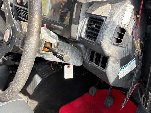 ジムニー スコットリミテッド AC PS 5MT 全塗装 社外フロントバンパー ワンオフ社外テールレンズ ナンバー灯移設 社外AW MTタイヤ 社外シートカバー 社外ハンドル 社外3連追加メーター オーディオレス(30枚目)