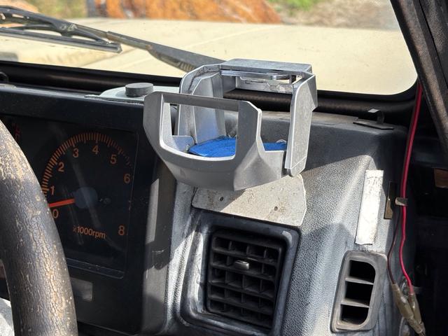 ジムニー スコットリミテッド AC PS 5MT 全塗装 社外フロントバンパー ワンオフ社外テールレンズ ナンバー灯移設 社外AW MTタイヤ 社外シートカバー 社外ハンドル 社外3連追加メーター オーディオレス(31枚目)