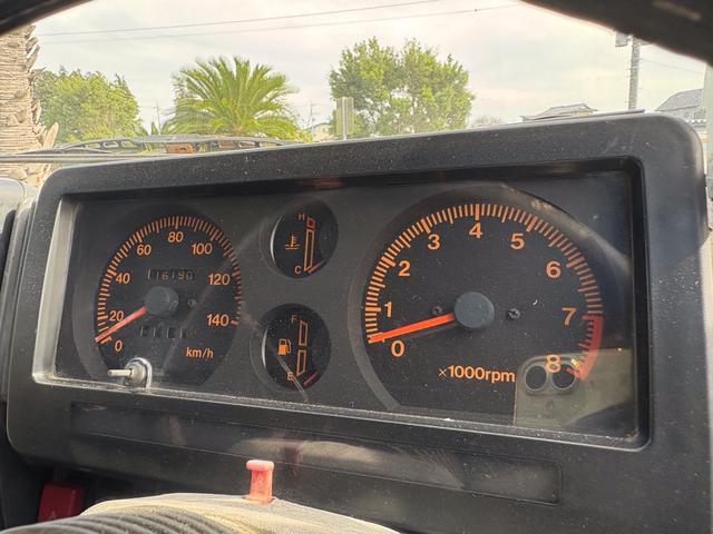 ジムニー スコットリミテッド AC PS 5MT 全塗装 社外フロントバンパー ワンオフ社外テールレンズ ナンバー灯移設 社外AW MTタイヤ 社外シートカバー 社外ハンドル 社外3連追加メーター オーディオレス(32枚目)