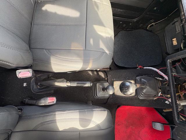 ジムニー スコットリミテッド AC PS 5MT 全塗装 社外フロントバンパー ワンオフ社外テールレンズ ナンバー灯移設 社外AW MTタイヤ 社外シートカバー 社外ハンドル 社外3連追加メーター オーディオレス(36枚目)