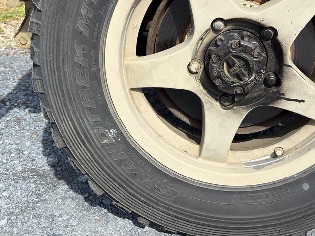 ジムニー スコットリミテッド AC PS 5MT 全塗装 社外フロントバンパー ワンオフ社外テールレンズ ナンバー灯移設 社外AW MTタイヤ 社外シートカバー 社外ハンドル 社外3連追加メーター オーディオレス(61枚目)