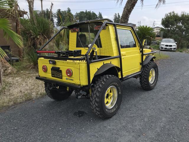 ジムニー サマーウインド　リミテッド　ＡＣ　ＰＳ　５ＭＴ　社外リーフリフトアップ　改造公認車　バンカット車　前後エアロッカー　ダウンギア　油圧電動Ｗパワステ　強化シャフト　ワンオフロールバー　２５５ＭＴタイヤ　ウィンチ　社外前後バンパー（17枚目）