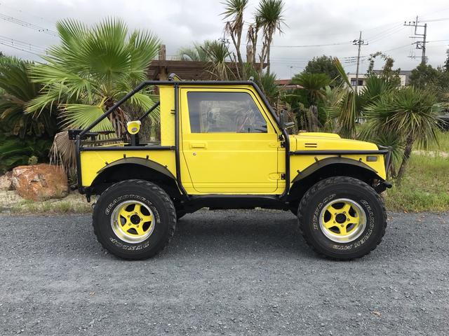 ジムニー サマーウインド　リミテッド　ＡＣ　ＰＳ　５ＭＴ　社外リーフリフトアップ　改造公認車　バンカット車　前後エアロッカー　ダウンギア　油圧電動Ｗパワステ　強化シャフト　ワンオフロールバー　２５５ＭＴタイヤ　ウィンチ　社外前後バンパー（20枚目）