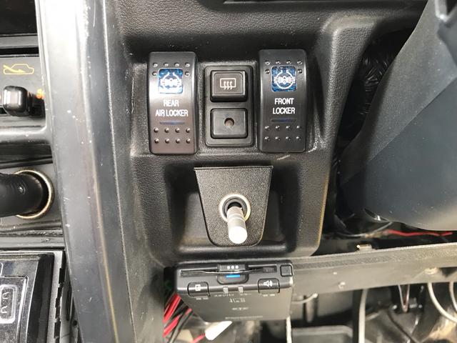 ジムニー サマーウインド　リミテッド　ＡＣ　ＰＳ　５ＭＴ　社外リーフリフトアップ　改造公認車　バンカット車　前後エアロッカー　ダウンギア　油圧電動Ｗパワステ　強化シャフト　ワンオフロールバー　２５５ＭＴタイヤ　ウィンチ　社外前後バンパー（33枚目）