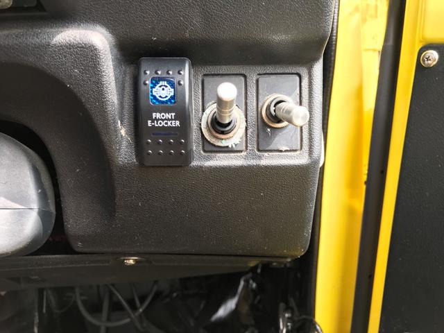 ジムニー サマーウインド　リミテッド　ＡＣ　ＰＳ　５ＭＴ　社外リーフリフトアップ　改造公認車　バンカット車　前後エアロッカー　ダウンギア　油圧電動Ｗパワステ　強化シャフト　ワンオフロールバー　２５５ＭＴタイヤ　ウィンチ　社外前後バンパー（34枚目）