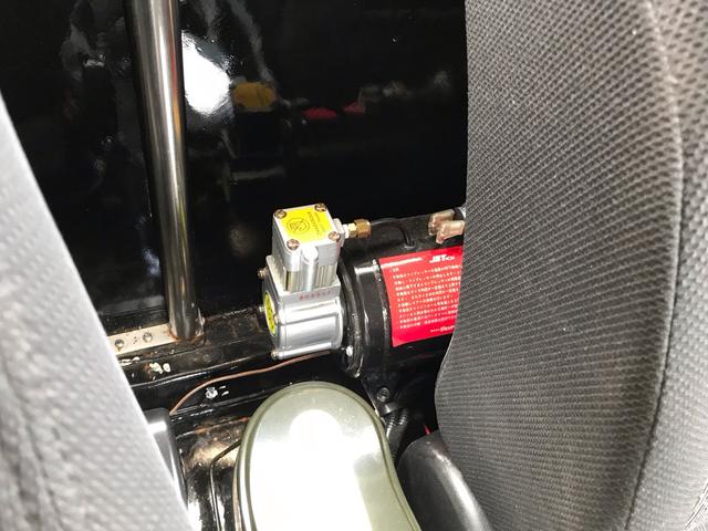 ジムニー サマーウインド　リミテッド　ＡＣ　ＰＳ　５ＭＴ　社外リーフリフトアップ　改造公認車　バンカット車　前後エアロッカー　ダウンギア　油圧電動Ｗパワステ　強化シャフト　ワンオフロールバー　２５５ＭＴタイヤ　ウィンチ　社外前後バンパー（39枚目）