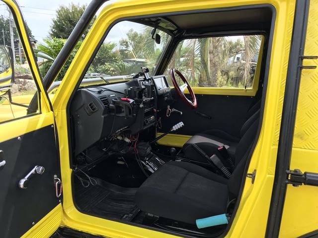 ジムニー サマーウインド　リミテッド　ＡＣ　ＰＳ　５ＭＴ　社外リーフリフトアップ　改造公認車　バンカット車　前後エアロッカー　ダウンギア　油圧電動Ｗパワステ　強化シャフト　ワンオフロールバー　２５５ＭＴタイヤ　ウィンチ　社外前後バンパー（42枚目）