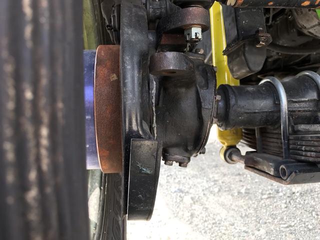 ジムニー サマーウインド　リミテッド　ＡＣ　ＰＳ　５ＭＴ　社外リーフリフトアップ　改造公認車　バンカット車　前後エアロッカー　ダウンギア　油圧電動Ｗパワステ　強化シャフト　ワンオフロールバー　２５５ＭＴタイヤ　ウィンチ　社外前後バンパー（52枚目）