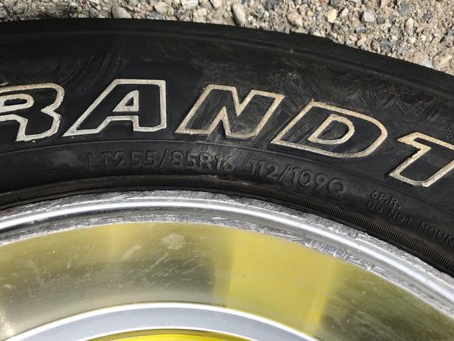 ジムニー サマーウインド　リミテッド　ＡＣ　ＰＳ　５ＭＴ　社外リーフリフトアップ　改造公認車　バンカット車　前後エアロッカー　ダウンギア　油圧電動Ｗパワステ　強化シャフト　ワンオフロールバー　２５５ＭＴタイヤ　ウィンチ　社外前後バンパー（58枚目）