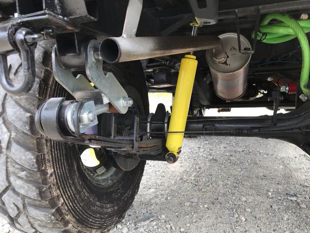 ジムニー サマーウインド　リミテッド　ＡＣ　ＰＳ　５ＭＴ　社外リーフリフトアップ　改造公認車　バンカット車　前後エアロッカー　ダウンギア　油圧電動Ｗパワステ　強化シャフト　ワンオフロールバー　２５５ＭＴタイヤ　ウィンチ　社外前後バンパー（69枚目）