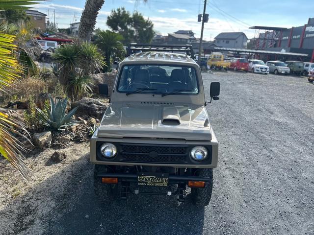 ジムニー ランドベンチャー　ＡＣ　ＰＳ　５ＭＴ　最終型　全塗装　リフトアップ　社外シャックル　ボディーリフト　フロント社外バンパー　ＬＥＤナンバー灯　社外ＡＷ　ＭＴタイヤ　社外牽引フック　ルーフキャリア　シートカバー　天張り替え（3枚目）