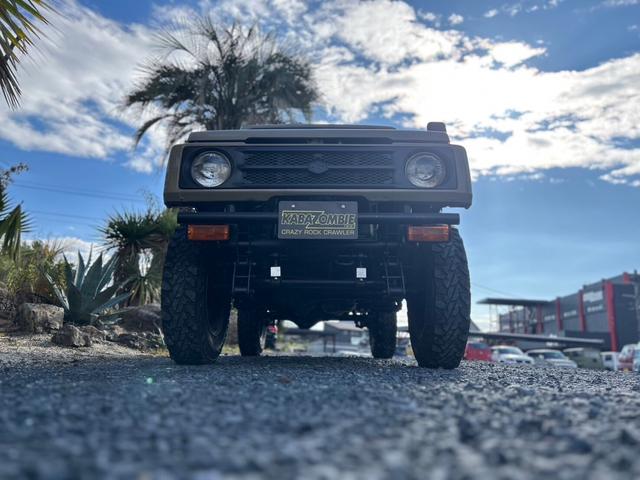 ジムニー ランドベンチャー　ＡＣ　ＰＳ　５ＭＴ　最終型　全塗装　リフトアップ　社外シャックル　ボディーリフト　フロント社外バンパー　ＬＥＤナンバー灯　社外ＡＷ　ＭＴタイヤ　社外牽引フック　ルーフキャリア　シートカバー　天張り替え（4枚目）