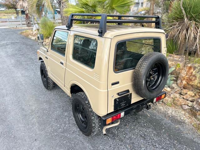 ジムニー ランドベンチャー　ＡＣ　ＰＳ　５ＭＴ　最終型　全塗装　リフトアップ　社外シャックル　ボディーリフト　フロント社外バンパー　ＬＥＤナンバー灯　社外ＡＷ　ＭＴタイヤ　社外牽引フック　ルーフキャリア　シートカバー　天張り替え（12枚目）