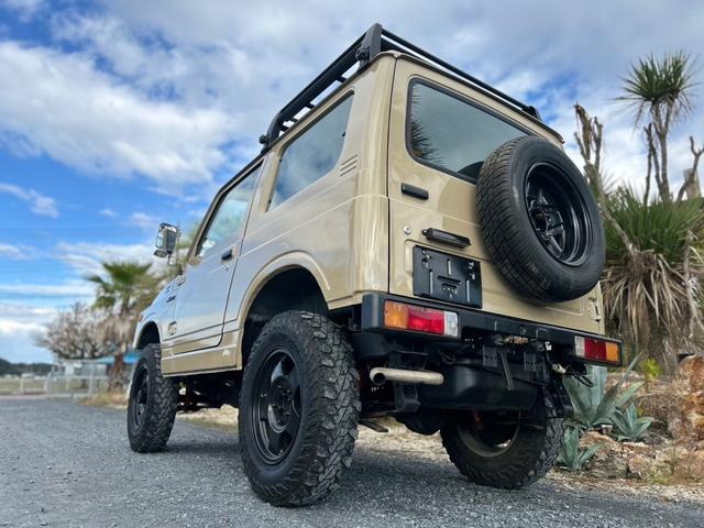 ジムニー ランドベンチャー　ＡＣ　ＰＳ　５ＭＴ　最終型　全塗装　リフトアップ　社外シャックル　ボディーリフト　フロント社外バンパー　ＬＥＤナンバー灯　社外ＡＷ　ＭＴタイヤ　社外牽引フック　ルーフキャリア　シートカバー　天張り替え（13枚目）