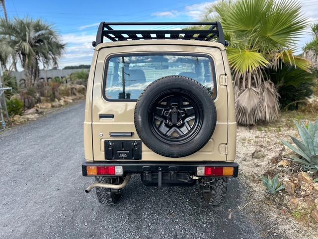 ジムニー ランドベンチャー　ＡＣ　ＰＳ　５ＭＴ　最終型　全塗装　リフトアップ　社外シャックル　ボディーリフト　フロント社外バンパー　ＬＥＤナンバー灯　社外ＡＷ　ＭＴタイヤ　社外牽引フック　ルーフキャリア　シートカバー　天張り替え（14枚目）