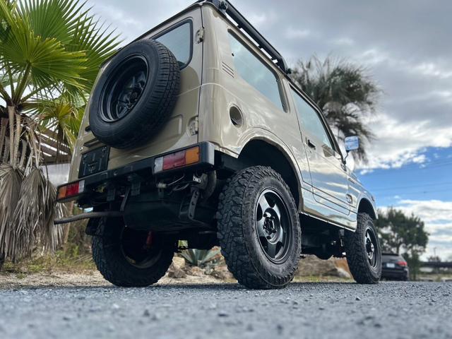 ジムニー ランドベンチャー　ＡＣ　ＰＳ　５ＭＴ　最終型　全塗装　リフトアップ　社外シャックル　ボディーリフト　フロント社外バンパー　ＬＥＤナンバー灯　社外ＡＷ　ＭＴタイヤ　社外牽引フック　ルーフキャリア　シートカバー　天張り替え（19枚目）