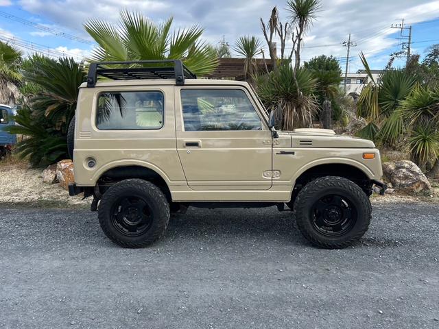 ジムニー ランドベンチャー　ＡＣ　ＰＳ　５ＭＴ　最終型　全塗装　リフトアップ　社外シャックル　ボディーリフト　フロント社外バンパー　ＬＥＤナンバー灯　社外ＡＷ　ＭＴタイヤ　社外牽引フック　ルーフキャリア　シートカバー　天張り替え（20枚目）