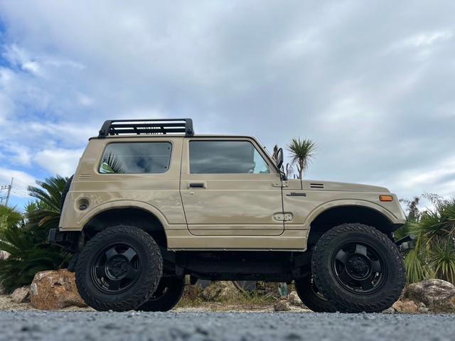 ジムニー ランドベンチャー　ＡＣ　ＰＳ　５ＭＴ　最終型　全塗装　リフトアップ　社外シャックル　ボディーリフト　フロント社外バンパー　ＬＥＤナンバー灯　社外ＡＷ　ＭＴタイヤ　社外牽引フック　ルーフキャリア　シートカバー　天張り替え（22枚目）