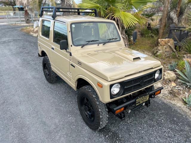 ジムニー ランドベンチャー　ＡＣ　ＰＳ　５ＭＴ　最終型　全塗装　リフトアップ　社外シャックル　ボディーリフト　フロント社外バンパー　ＬＥＤナンバー灯　社外ＡＷ　ＭＴタイヤ　社外牽引フック　ルーフキャリア　シートカバー　天張り替え（24枚目）