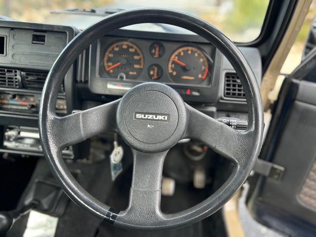 ジムニー ランドベンチャー　ＡＣ　ＰＳ　５ＭＴ　最終型　全塗装　リフトアップ　社外シャックル　ボディーリフト　フロント社外バンパー　ＬＥＤナンバー灯　社外ＡＷ　ＭＴタイヤ　社外牽引フック　ルーフキャリア　シートカバー　天張り替え（30枚目）