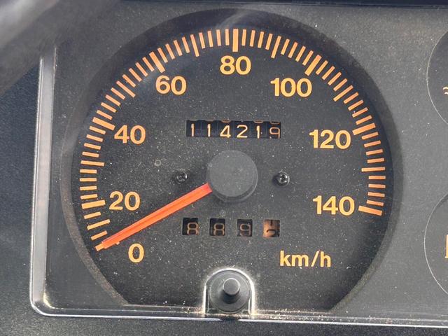 ジムニー ランドベンチャー　ＡＣ　ＰＳ　５ＭＴ　最終型　全塗装　リフトアップ　社外シャックル　ボディーリフト　フロント社外バンパー　ＬＥＤナンバー灯　社外ＡＷ　ＭＴタイヤ　社外牽引フック　ルーフキャリア　シートカバー　天張り替え（32枚目）