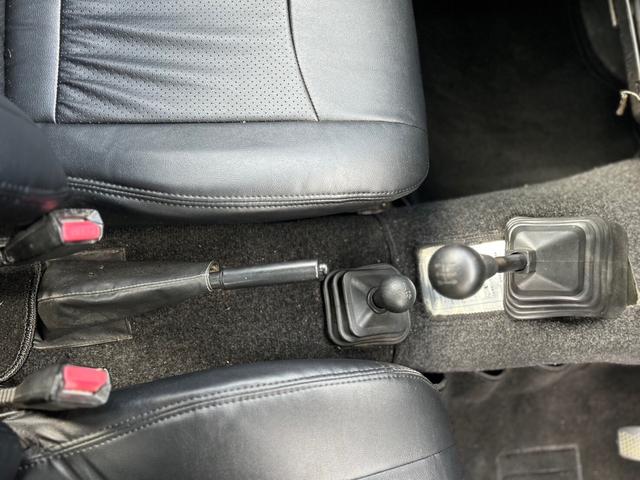 ジムニー ランドベンチャー　ＡＣ　ＰＳ　５ＭＴ　最終型　全塗装　リフトアップ　社外シャックル　ボディーリフト　フロント社外バンパー　ＬＥＤナンバー灯　社外ＡＷ　ＭＴタイヤ　社外牽引フック　ルーフキャリア　シートカバー　天張り替え（34枚目）