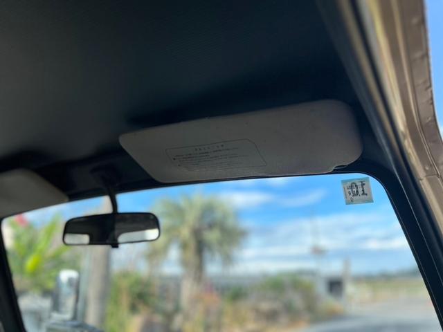 ジムニー ランドベンチャー　ＡＣ　ＰＳ　５ＭＴ　最終型　全塗装　リフトアップ　社外シャックル　ボディーリフト　フロント社外バンパー　ＬＥＤナンバー灯　社外ＡＷ　ＭＴタイヤ　社外牽引フック　ルーフキャリア　シートカバー　天張り替え（40枚目）