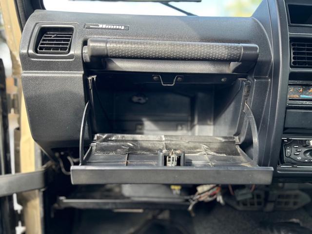 ジムニー ランドベンチャー　ＡＣ　ＰＳ　５ＭＴ　最終型　全塗装　リフトアップ　社外シャックル　ボディーリフト　フロント社外バンパー　ＬＥＤナンバー灯　社外ＡＷ　ＭＴタイヤ　社外牽引フック　ルーフキャリア　シートカバー　天張り替え（44枚目）