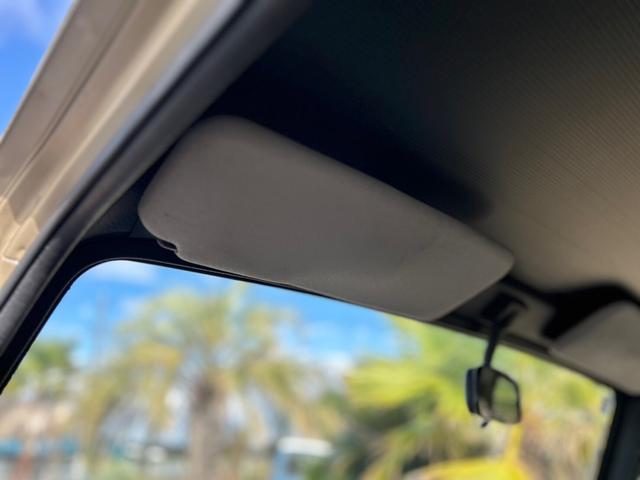 ジムニー ランドベンチャー　ＡＣ　ＰＳ　５ＭＴ　最終型　全塗装　リフトアップ　社外シャックル　ボディーリフト　フロント社外バンパー　ＬＥＤナンバー灯　社外ＡＷ　ＭＴタイヤ　社外牽引フック　ルーフキャリア　シートカバー　天張り替え（45枚目）