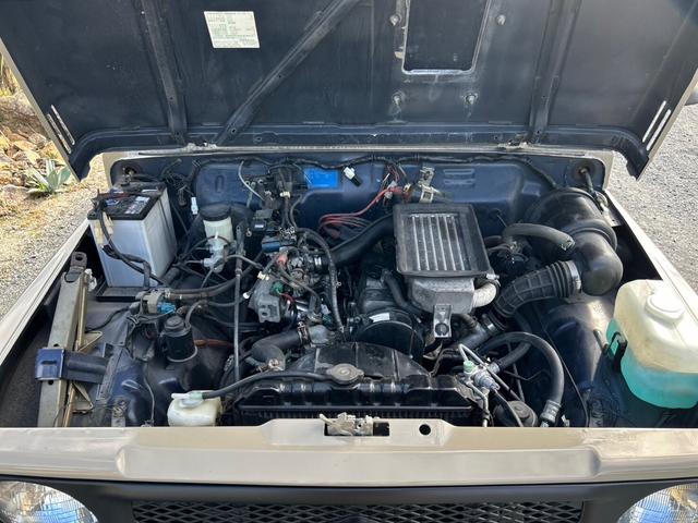 ジムニー ランドベンチャー　ＡＣ　ＰＳ　５ＭＴ　最終型　全塗装　リフトアップ　社外シャックル　ボディーリフト　フロント社外バンパー　ＬＥＤナンバー灯　社外ＡＷ　ＭＴタイヤ　社外牽引フック　ルーフキャリア　シートカバー　天張り替え（52枚目）