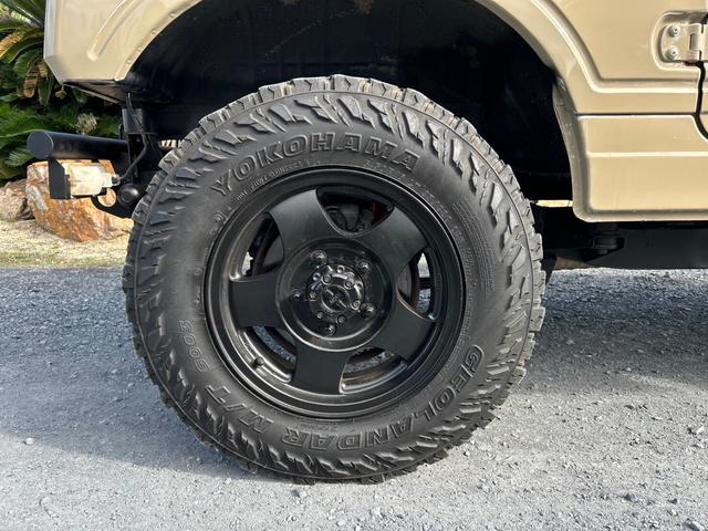 ジムニー ランドベンチャー　ＡＣ　ＰＳ　５ＭＴ　最終型　全塗装　リフトアップ　社外シャックル　ボディーリフト　フロント社外バンパー　ＬＥＤナンバー灯　社外ＡＷ　ＭＴタイヤ　社外牽引フック　ルーフキャリア　シートカバー　天張り替え（59枚目）