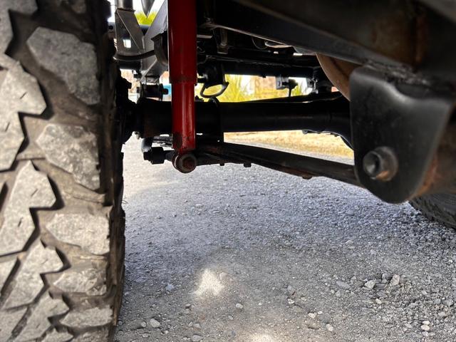 ジムニー ランドベンチャー　ＡＣ　ＰＳ　５ＭＴ　最終型　全塗装　リフトアップ　社外シャックル　ボディーリフト　フロント社外バンパー　ＬＥＤナンバー灯　社外ＡＷ　ＭＴタイヤ　社外牽引フック　ルーフキャリア　シートカバー　天張り替え（62枚目）