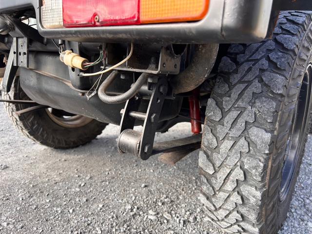 ジムニー ランドベンチャー　ＡＣ　ＰＳ　５ＭＴ　最終型　全塗装　リフトアップ　社外シャックル　ボディーリフト　フロント社外バンパー　ＬＥＤナンバー灯　社外ＡＷ　ＭＴタイヤ　社外牽引フック　ルーフキャリア　シートカバー　天張り替え（71枚目）