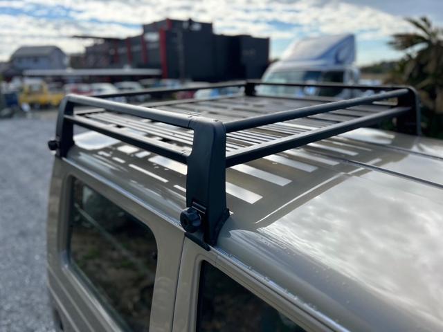 ジムニー ランドベンチャー　ＡＣ　ＰＳ　５ＭＴ　最終型　全塗装　リフトアップ　社外シャックル　ボディーリフト　フロント社外バンパー　ＬＥＤナンバー灯　社外ＡＷ　ＭＴタイヤ　社外牽引フック　ルーフキャリア　シートカバー　天張り替え（74枚目）