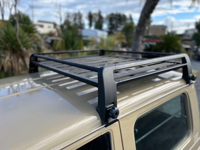 ジムニー ランドベンチャー　ＡＣ　ＰＳ　５ＭＴ　最終型　全塗装　リフトアップ　社外シャックル　ボディーリフト　フロント社外バンパー　ＬＥＤナンバー灯　社外ＡＷ　ＭＴタイヤ　社外牽引フック　ルーフキャリア　シートカバー　天張り替え（75枚目）