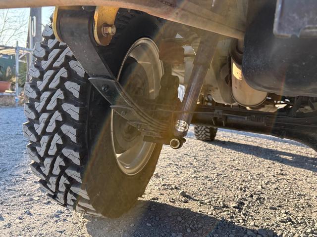 ジムニー ＨＣ　ＡＣ　ＰＳ　５ＭＴ　ＪＡ１１最終前期型　全塗装　リフトアップ改造公認車　純正前後バンパー純正フォグランプ　ルーフキャリア　社外ＡＷ　ＭＴタイヤ　純正ハンドル純正斜度計　社外電圧計　天張り替え（67枚目）