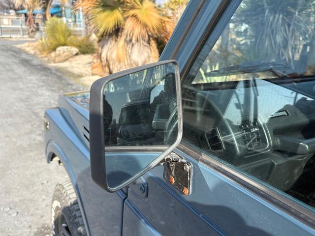 ジムニー ランドベンチャー　ＡＣ　ＰＳ　５ＭＴ　ＪＡ１１最終型　リフトアップ改造公認車　全塗装　社外ウッドステアリング　ウッド天張り＆内張り　前後社外バンパー　１型グリル　ＪＢ２３ＡＷ　ＭＴタイヤ　社外テール　社外サイドミラー（67枚目）