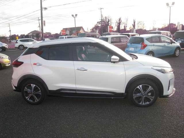 キックス １．２　Ｘ　（ｅ－ＰＯＷＥＲ）　ナビ＆ＴＶ　追従クルコン　スマートキー　ＬＥＤヘッド　レーンアシスト　パワーステアリング　盗難防止システム　ＥＴＣ　整備記録簿有　メモリーナビ　サイドエアバッグ　アルミ　ＡＡＣ　キーレス　Ｉストップ（12枚目）