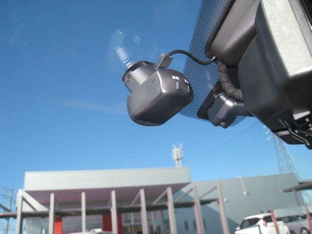 キックス １．２　Ｘ　ツートーン　インテリアエディション　（ｅ－ＰＯＷＥＲ）　エマージェンシーＢ　セキュリティ　アラウンドモニター　Ｒカメラ　ＬＥＤ　エアコン　ドラレコ　スマートキー　記録簿　ＥＴＣ　メモリーナビ　サイドエアバック　ＡＷ　キーレス　寒冷地仕様　ワンセグＴＶ（8枚目）