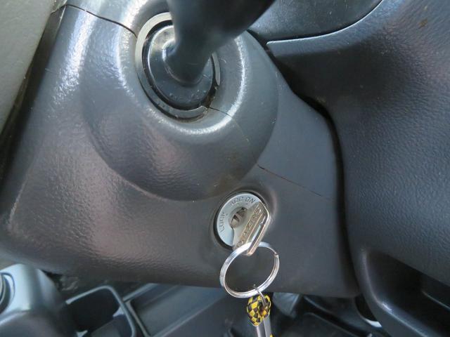 キャリイトラック KC 5速マニュアル 4WD  エアコン パワステ ワンオーナー(29枚目)