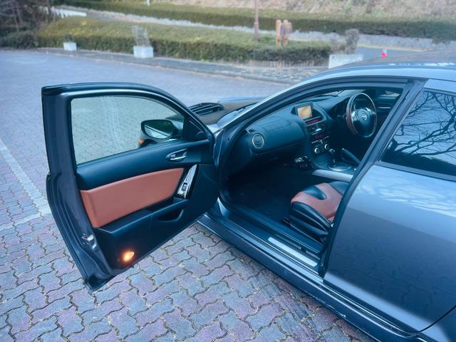 ＲＸ－８ タイプＥ　エアバッグ　助手席エアバッグ　横滑り防止　オートクルーズ　パワステ　寒冷地仕様　ＥＴＣ付　黒革シート　キーレス　パワーウィンドウ　衝突安全ボディ　ＡＢＳ　電動パワーシート　ＡＵＴＯエアコン（39枚目）