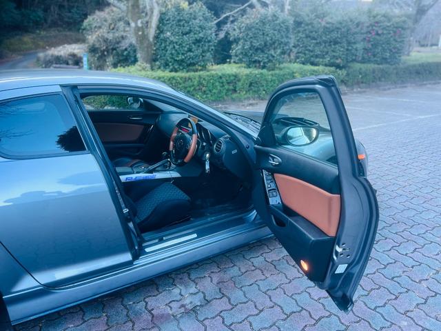 ＲＸ－８ タイプＥ　エアバッグ　助手席エアバッグ　横滑り防止　オートクルーズ　パワステ　寒冷地仕様　ＥＴＣ付　黒革シート　キーレス　パワーウィンドウ　衝突安全ボディ　ＡＢＳ　電動パワーシート　ＡＵＴＯエアコン（40枚目）