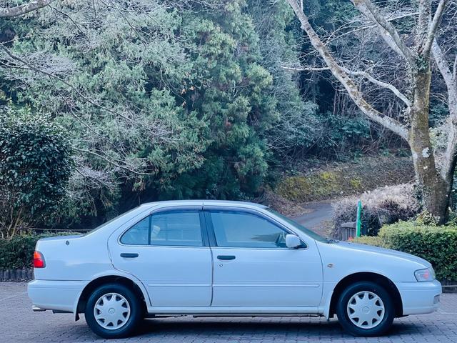 サニー スーパーサルーン　エアコン　エアバック　パワステ　パワーウインド（4枚目）